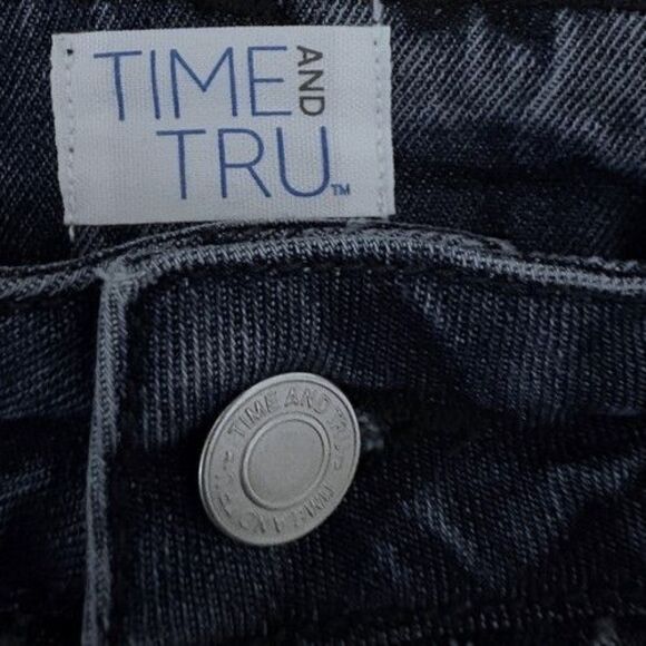 Time and Tru Jeans NWOT Womens Size 4 Ankle Length Frayed Hem - Picture 7 of 9